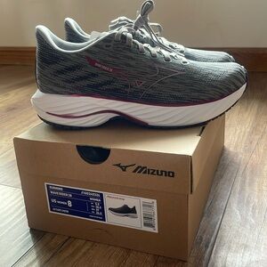 NIB Mizuno Wave Rider 28 Running Shoes